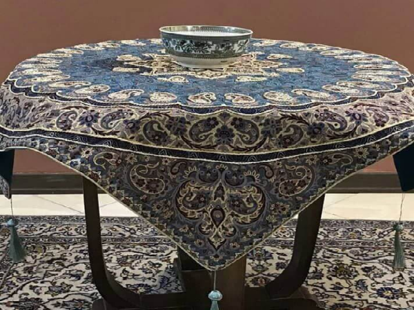 بررسی کیفی انواع رومیزی سرمه دوزی